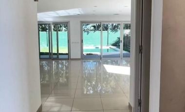 Casa 5amb con piscina - Barrio Privado Los Troncos