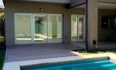 Casa 5amb con piscina - Barrio Privado Los Troncos
