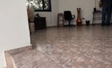 VENTA de DOS CASAS con amplio Jardín - Neuquén Capital