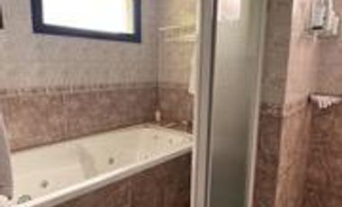 VENTA de DOS CASAS con amplio Jardín - Neuquén Capital