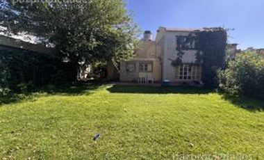 VENTA de DOS CASAS con amplio Jardín - Neuquén Capital