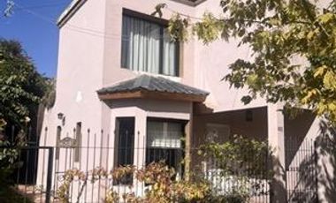 VENTA de DOS CASAS con amplio Jardín - Neuquén Capital