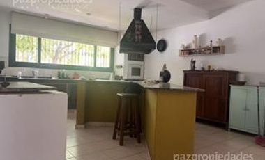VENTA de DOS CASAS con amplio Jardín - Neuquén Capital