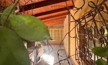 VENTA de DOS CASAS con amplio Jardín - Neuquén Capital