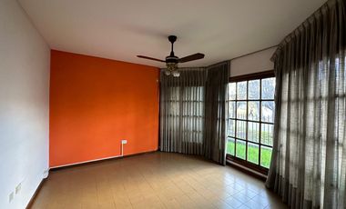 Chalet en San Miguel Ctro. Uso Profesional