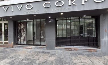 Local con doble vidriera a la calle