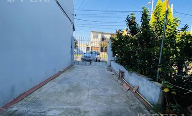 Venta de casa con cochera y terraza en Wilde