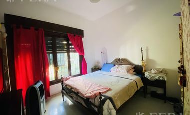 Venta de casa con cochera y terraza en Wilde