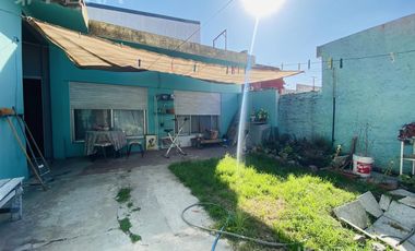 Venta de casa con cochera y terraza en Wilde