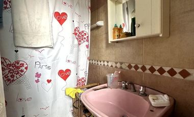 Venta de casa con cochera y terraza en Wilde