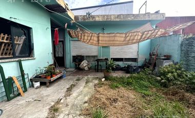 Venta de casa con cochera y terraza en Wilde