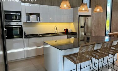 Casa - 5 ambientes con pileta, quincho y parrilla - Costa Esmeralda - VENTA -