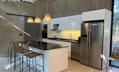 Casa - 5 ambientes con pileta, quincho y parrilla - Costa Esmeralda - VENTA -