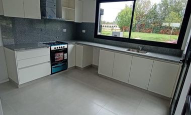 Venta - Duplex - 2 Dormitorios - B°  Miradores de Manantiales 2