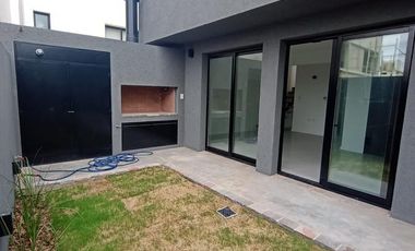 Venta - Duplex - 2 Dormitorios - B°  Miradores de Manantiales 2