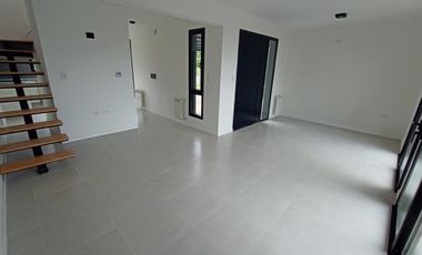 Venta - Duplex - 2 Dormitorios - B°  Miradores de Manantiales 2