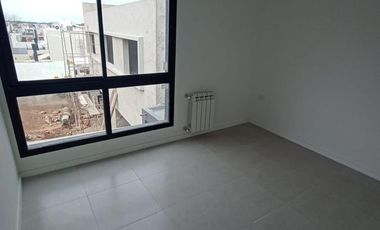 Venta - Duplex - 2 Dormitorios - B°  Miradores de Manantiales 2
