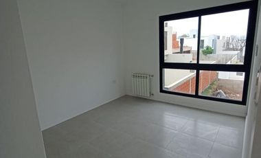 Venta - Duplex - 2 Dormitorios - B°  Miradores de Manantiales 2