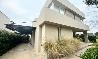 Casa en  venta con pileta 7 ambientes en los Castaños Nordelta