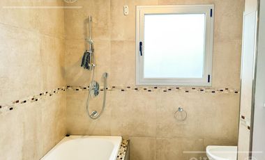 Casa en  Venta - Barrio Nuevo Quilmes - lote central.