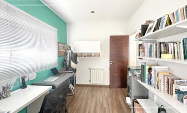 Casa en  Venta - Barrio Nuevo Quilmes - lote central.