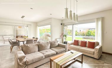 Casa en  Venta - Barrio Nuevo Quilmes - lote central.