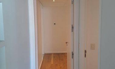 Venta Departamento 4 ambientes  Forum Puerto Madero - Vista al Dique Amplio Balcon. Cochera y Bau.