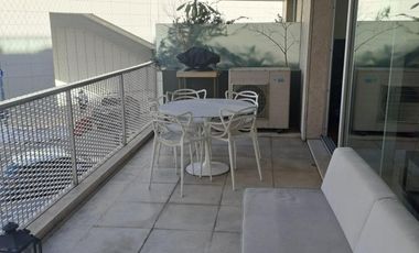 Venta Departamento 4 ambientes  Forum Puerto Madero - Vista al Dique Amplio Balcon. Cochera y Bau.
