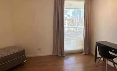 Venta Departamento 4 ambientes  Forum Puerto Madero - Vista al Dique Amplio Balcon. Cochera y Bau.