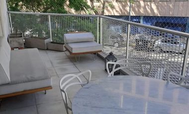 Venta Departamento 4 ambientes  Forum Puerto Madero - Vista al Dique Amplio Balcon. Cochera y Bau.