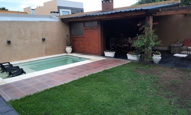 Casa en  venta tres dormitorios, patio, piscina en Junin.