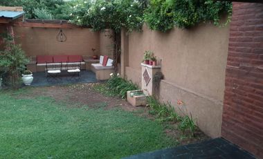 Casa en  venta tres dormitorios, patio, piscina en Junin.