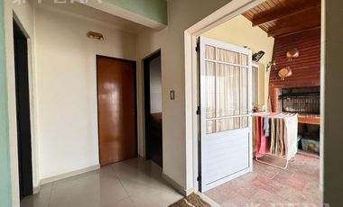 Venta de casa 3 ambientes con cochera en Wilde