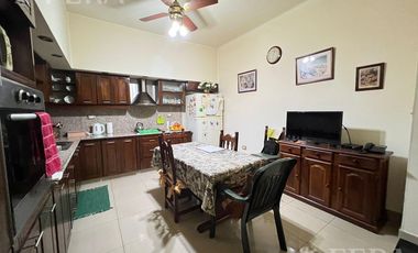 Venta de casa 3 ambientes con cochera en Wilde