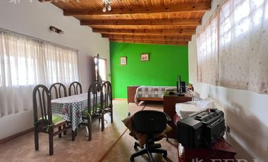 Venta de casa 3 ambientes con cochera en Wilde