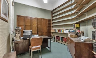 Señorial oficina en edificio frances en Tribunales