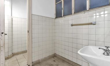 Señorial oficina en edificio frances en Tribunales