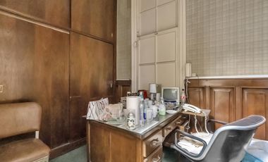 Señorial oficina en edificio frances en Tribunales