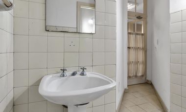 Señorial oficina en edificio frances en Tribunales