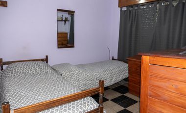 VENTA - 2 casas - sobre ruta 9 - Roldán