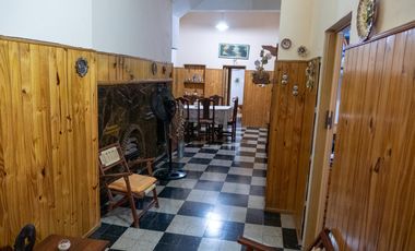 VENTA - 2 casas - sobre ruta 9 - Roldán