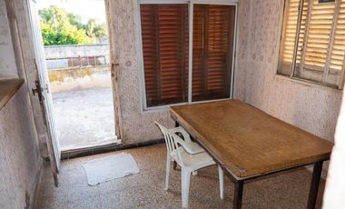 VENTA - 2 casas - sobre ruta 9 - Roldán