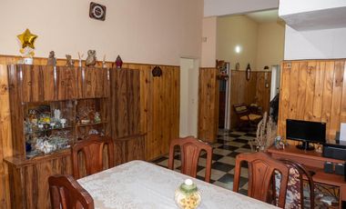 VENTA - 2 casas - sobre ruta 9 - Roldán
