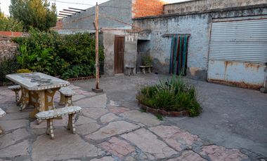 VENTA - 2 casas - sobre ruta 9 - Roldán