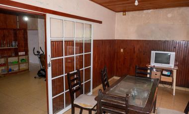 VENTA - 2 casas - sobre ruta 9 - Roldán