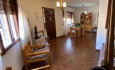 Casa con dos dormitorios a la venta en Santa Teresita - Calle 33 esquina 5