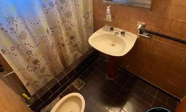Casa con dos dormitorios a la venta en Santa Teresita - Calle 33 esquina 5