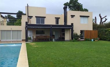 CASA EN ALQUILER ANUAL - 5amb C/ PILETA - HARAS SANTA MARIA -ESCOBAR