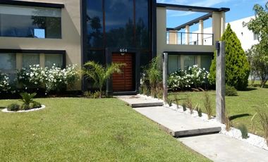 CASA EN ALQUILER ANUAL - 5amb C/ PILETA - HARAS SANTA MARIA -ESCOBAR