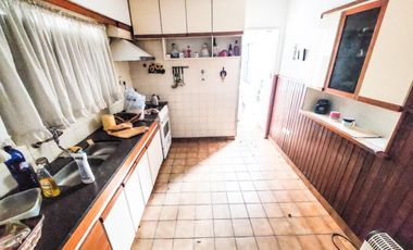 PH en venta - 4 Dormitorios 2 Baños - Cochera - Local -180Mts2 - Avellaneda